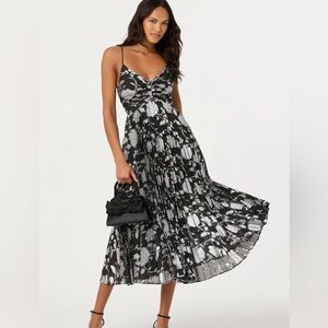ASTR Souirse Elegant Black and Silver Midi Dress